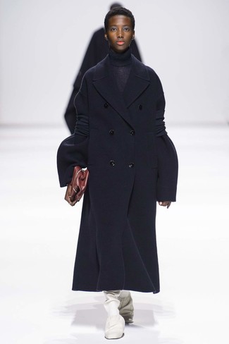 Как носить сапоги с пальто