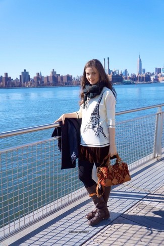 Как носить сапоги с свободным свитером