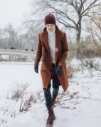 С чем носить вязаную шапку мужчине