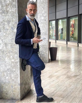 С чем носить вязаный пиджак мужчине