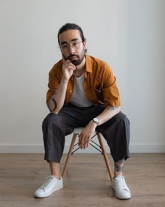 С чем носить вязаную футболку с круглым вырезом мужчине