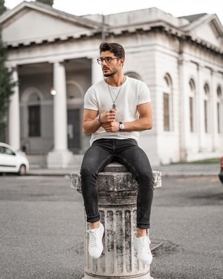 С чем носить вязаную футболку с круглым вырезом мужчине