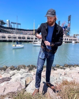 С чем носить вязаную футболку с круглым вырезом мужчине