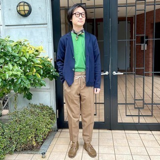 С чем носить вязаную куртку мужчине