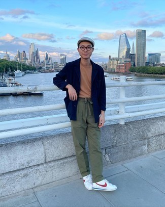 С чем носить вязаную куртку мужчине