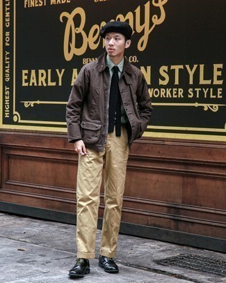 С чем носить вязаный галстук мужчине