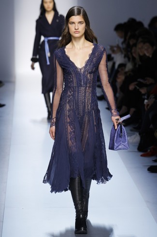 С чем носить кружевное платье-миди