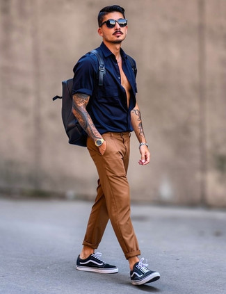 С чем носить кожаную сумку мужчине