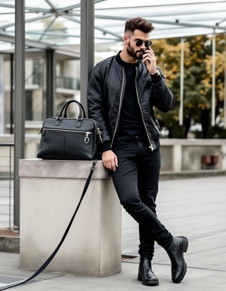 С чем носить кожаный бомбер мужчине