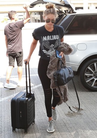 С чем носить кожаную спортивную сумку женщине