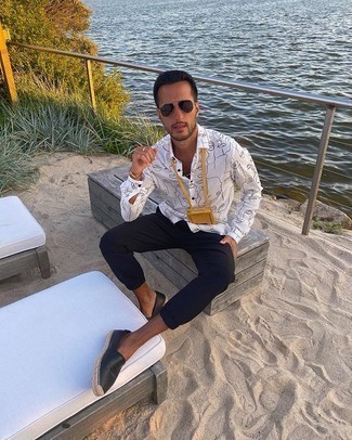 С чем носить кожаные эспадрильи мужчине