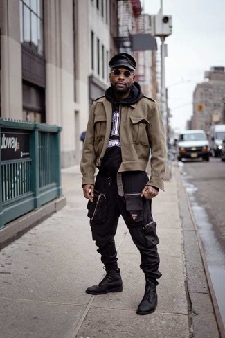 С чем носить кожаную кепку мужчине