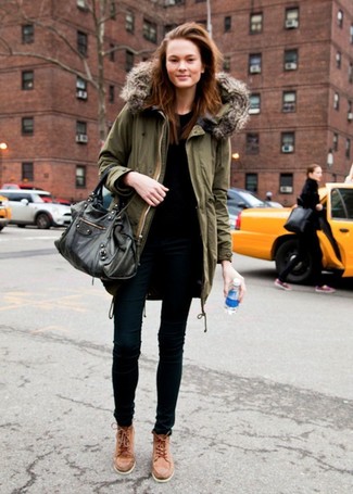 С чем носить кожаные высокие кеды женщине