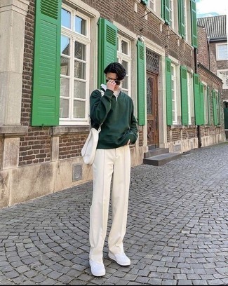 С чем носить кожаную сумку почтальона