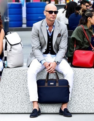 С чем носить кожаную сумку почтальона