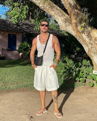 С чем носить кожаную сумку почтальона