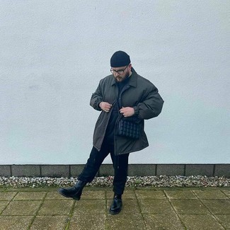 С чем носить кожаную сумку почтальона