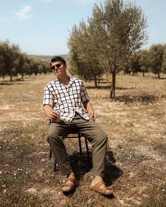 С чем носить кожаные сандалии мужчине