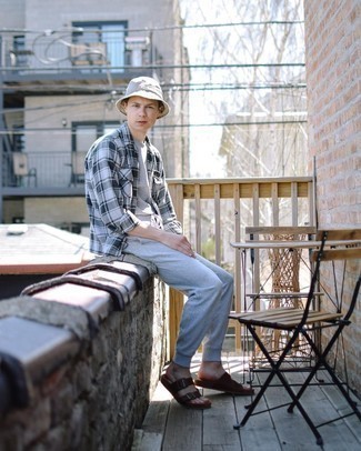 С чем носить кожаные сандалии мужчине