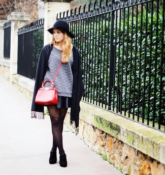 С чем носить кожаную короткую юбку-солнце