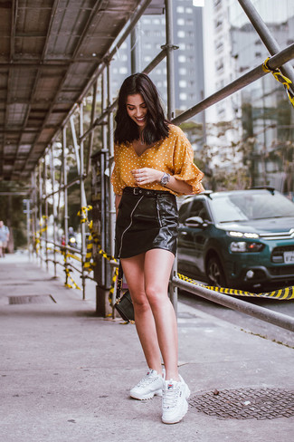 С чем носить кожаную юбку