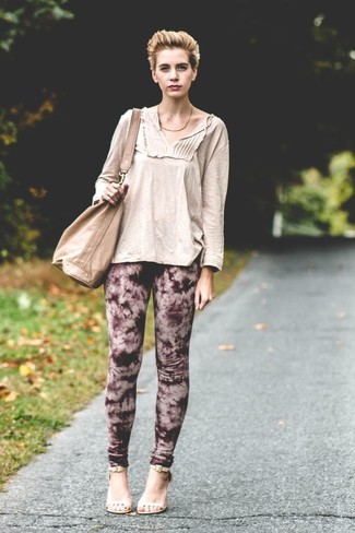 Как носить леггинсы с босоножками на каблуке