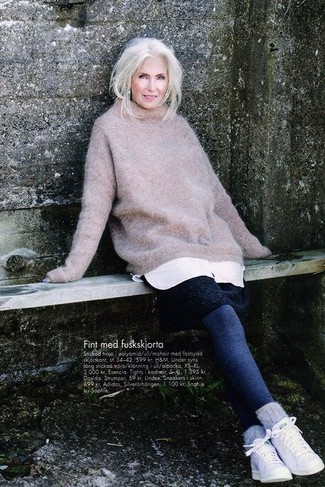 Как носить леггинсы с свободным свитером