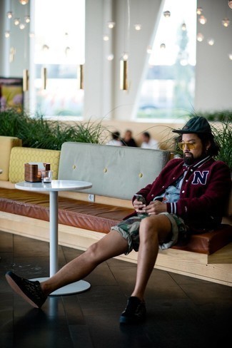 С чем носить низкие кеды из плотной ткани с леопардовым принтом мужчине