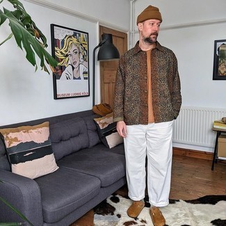 С чем носить рубашку с длинным рукавом с леопардовым принтом мужчине