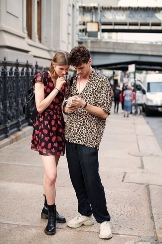 С чем носить рубашку с леопардовым принтом мужчине