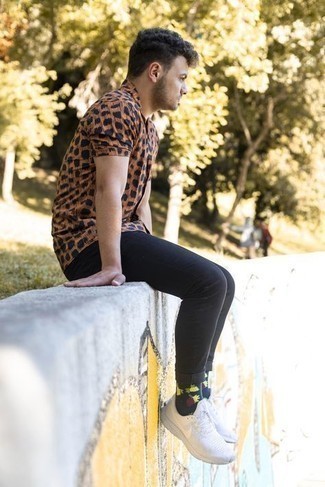 С чем носить рубашку с леопардовым принтом мужчине