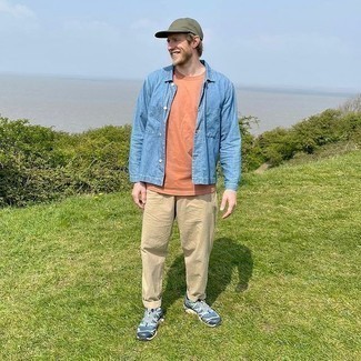 С чем носить голубые кроссовки мужчине