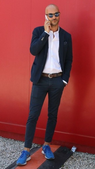 С чем носить голубые кроссовки мужчине