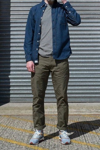 С чем носить голубые кроссовки мужчине