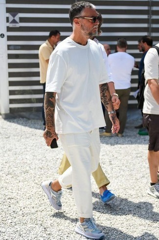 С чем носить голубые кроссовки мужчине