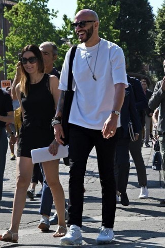 С чем носить голубые кроссовки мужчине