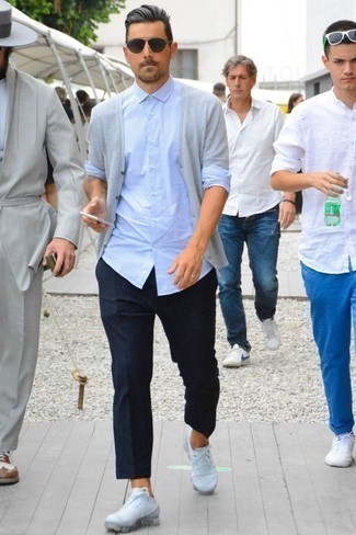 С чем носить голубые кроссовки мужчине