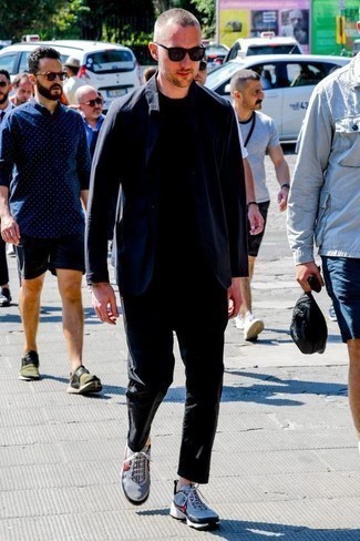 С чем носить голубые кроссовки мужчине