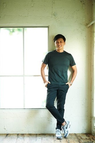 С чем носить голубые кроссовки мужчине