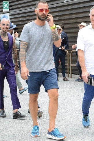 С чем носить голубые кроссовки мужчине