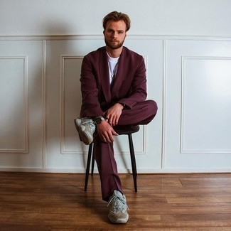 С чем носить голубые кроссовки мужчине