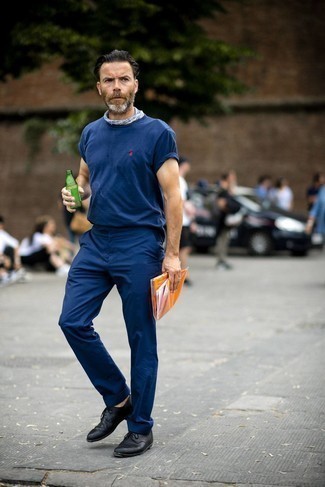 С чем носить голубую бандану мужчине