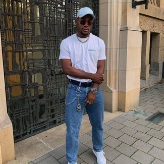 С чем носить голубую бейсболку мужчине