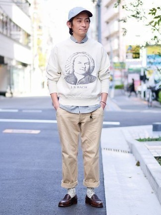 С чем носить голубую бейсболку мужчине