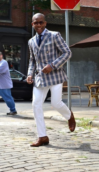 С чем носить голубой браслет из бисера мужчине