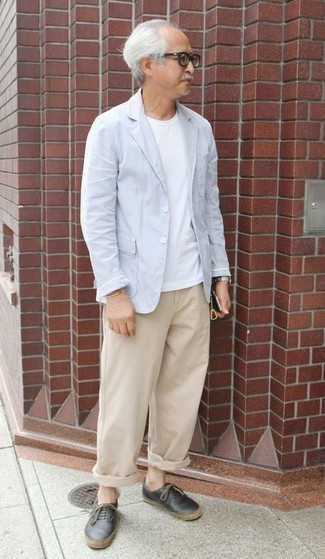 Как носить голубой пиджак с бежевыми брюками чинос