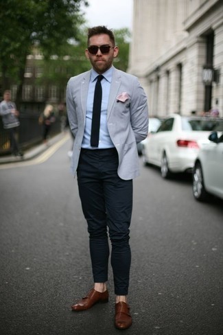 Какие брюки чинос носить с голубым пиджаком