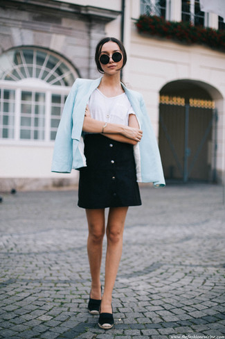 С чем носить голубой пиджак женщине