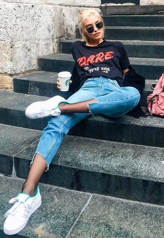 Какие косухи носить с голубыми джинсами-бойфрендами