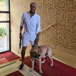 С чем носить голубой браслет мужчине